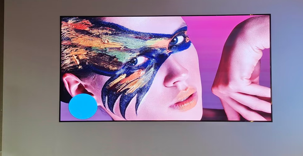 LED 显示屏点间距怎么选？别再盲目追求 “最小间距”